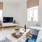 Modern, Bright And Spacious Apartment