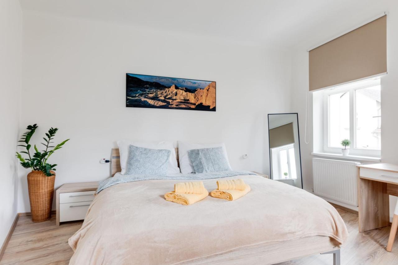 Modern, Bright And Spacious Apartment *